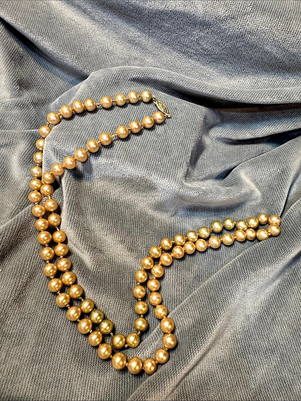 Vintage golden faux pearl necklace